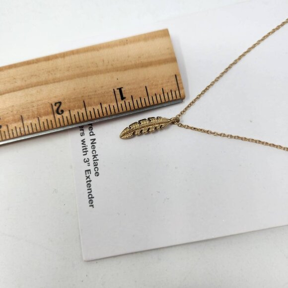 Time And Tru Layered Necklace 16" 18" Layers With 3" Extender Gold Feather Penda - Picture 7 of 7